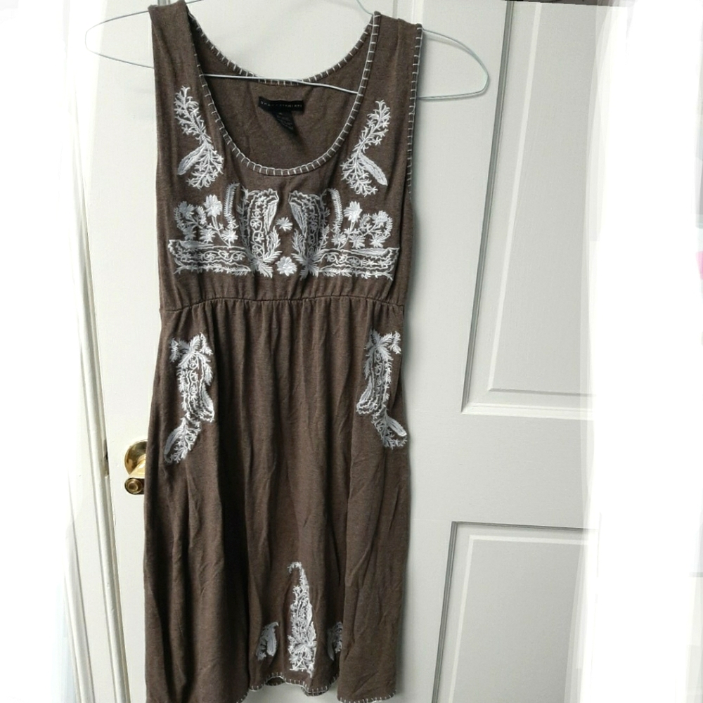 Sleeveless Embroidered Grace Elements Dress